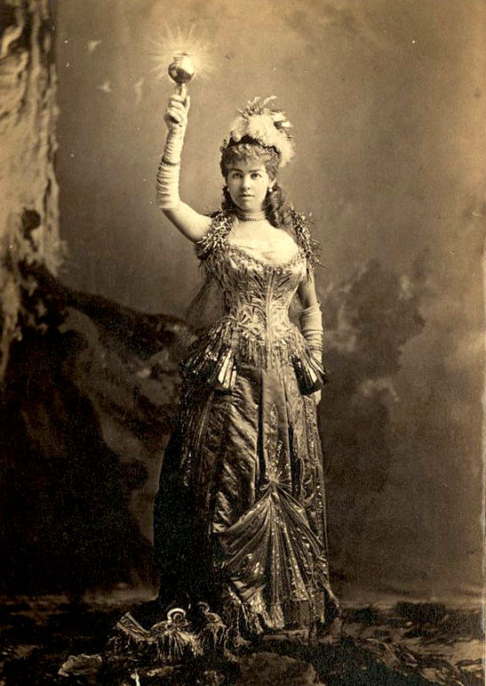 Alice Vanderbilt, electric light costume